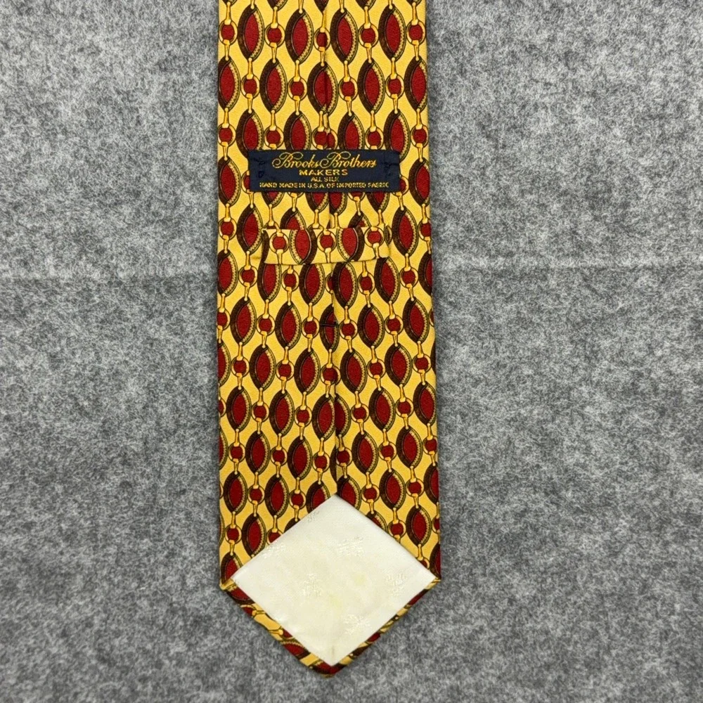VTG Brooks Brothers Tie Mens Yellow Red Geometric Chain Link Silk Makers USA Y2K